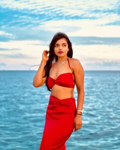 Ashna Zaveri Instagram - “If the light is in your heart, you will find your way home.” ❤️

Outfit @belavous 
@wmaldives 

Click @chunkymathew 

#maldives #sea #beauty #luxury #travel #holiday