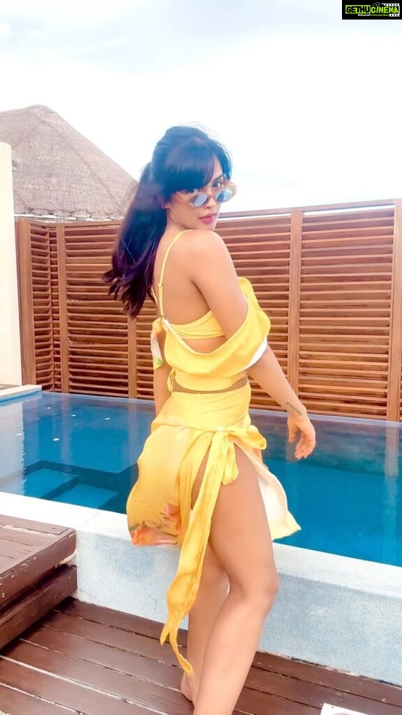 Ashna Zaveri Instagram - GRWM for a beach day 🌊☀️💕 Swimwear @fancypantsofficial Shades @fancypantsofficial @wmaldives #beach #waterbaby #swimwear #mood