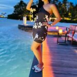 Ashna Zaveri Instagram - GRWM for a summer soirée , Maldivian style 🥰 Outfit @houseofvarada @viralmantra Sandals @zara Location @wmaldives #beachlife #summerdress #fashion W Maldives