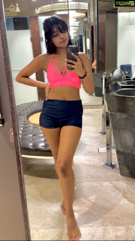 Ashna Zaveri Instagram - My 3 most favourite post workout recovery things ❤ 1) Ice bath 2) Deep tissue massage 3) Steam bath @resetlifeindia #postworkout #recovery #musclerecovery #health #healthylifestyle #fitness