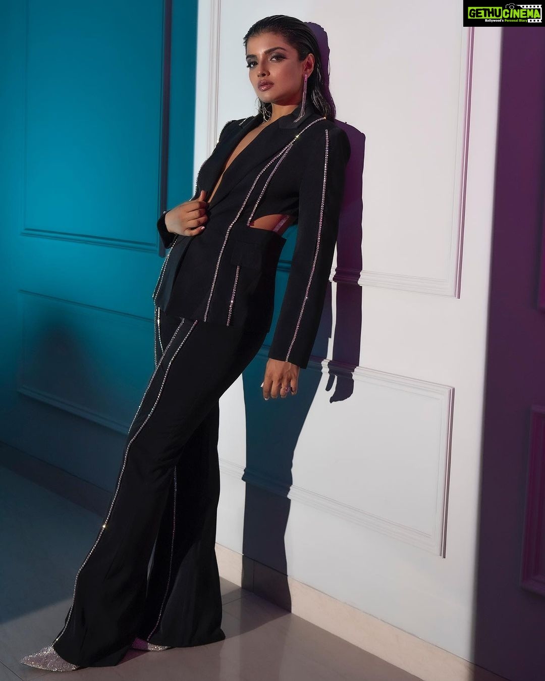 Ashna Zaveri Instagram - Welcome to my dark side ππ€ Outfit and boots @thesource_buyorborrow MUA @kajolrpaswwan @kajolrpaswwanmakeupacademy @foreveryoungby_niyatinishar Click @vedantpandyaofficial @honey_dedhia @urjazatakiya π @itstheartisthouse #fashion #chic #editorial