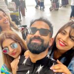 Ashna Zaveri Instagram - #tbt to this place and these people ❤️😍 Travel made easy with @kayak_in 💼 #ad