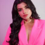 Ashna Zaveri Instagram - Life is tough, my darling, but so are you. 🙌 Outfit @thesource_buyorborrow MUA @kajolrpaswwan @kajolrpaswwanmakeupacademy Click @vedantpandyaofficial @honey_dedhia @urjazatakiya 📍 @itstheartisthouse #fashion #chic #fyp