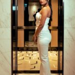 Ashna Zaveri Instagram - Gratitude, goals, growing and glowing.💫🌻 Outfit @brownsugar.in PR @aaayeshamehta Click @honey_dedhia Location @fairfieldbymarriottmumbai MUA @kajolrpaswwan @kajolrpaswwanmakeupacademy