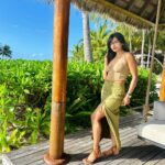 Ashna Zaveri Instagram - My sweet escape 🌊 Outfit and Jewellery -@since1988.in Location @wmaldives #throwbackthursday #beach #luxury #travel #maldives