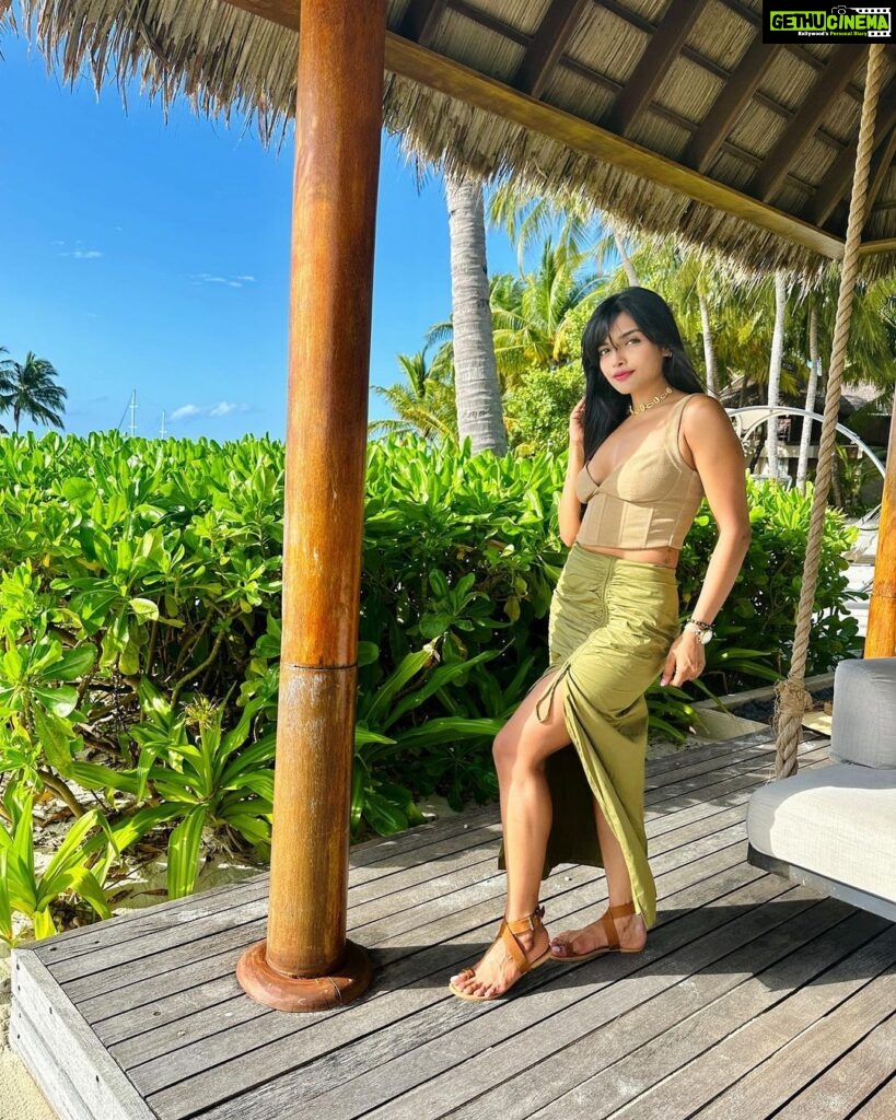Ashna Zaveri Instagram - My sweet escape 🌊 Outfit and Jewellery -@since1988.in Location @wmaldives #throwbackthursday #beach #luxury #travel #maldives