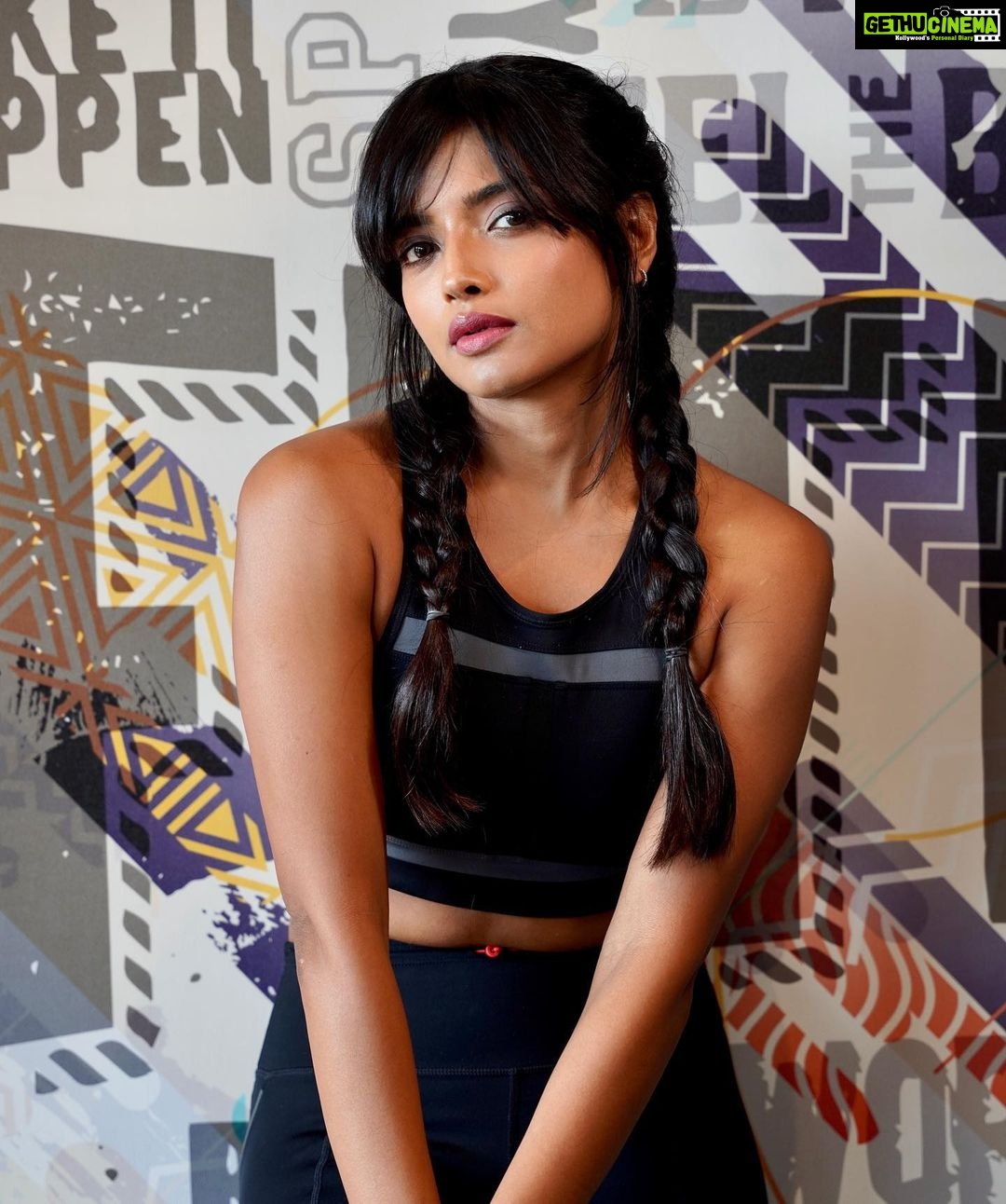 Ashna Zaveri Instagram - In any scenario, your best option is to keep going. You can't lose if you don't give up. 🫶 Click @honey_dedhia Gym @fairfieldbymarriottmumbai Active wear @nike #fitness #motivation #consistency #mindovermatter