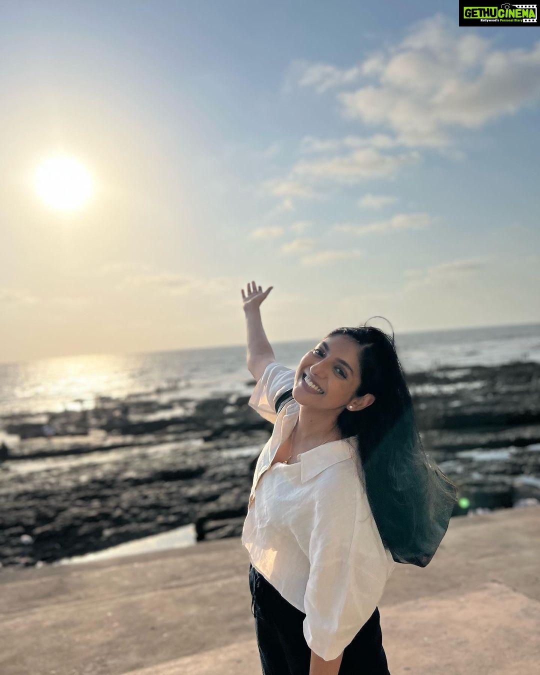 Ashrita Shetty Instagram - Sunset & @payaljugroop for the soul ✨💛