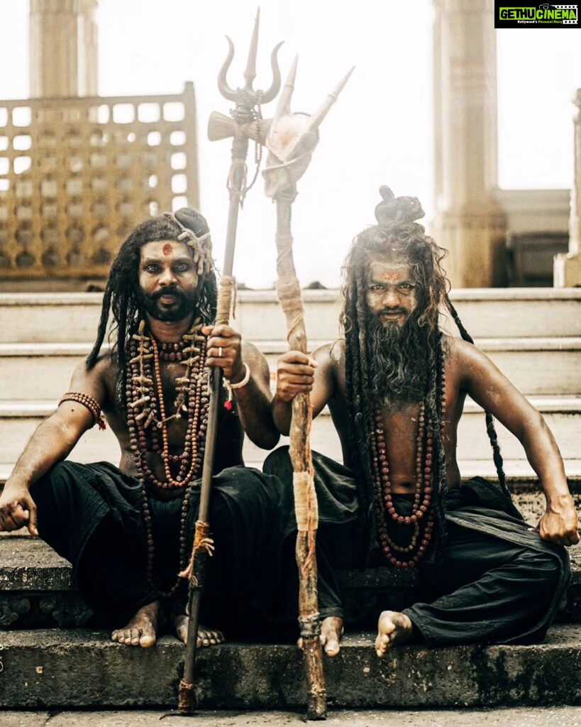 Ashwin Kakumanu Instagram - Love this photo of the actors. Shot in between breaks of #ponniyinselvan2 in #maheshwar #photography #hobby #sonyalpha #actorslife #shootlife #shivoham