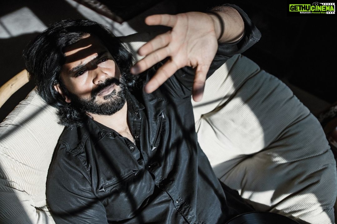 Ashwin Kakumanu Instagram - Off the record. #Vintage #allblackeverything #cinemaspirit #astarisborn @manavalanandco