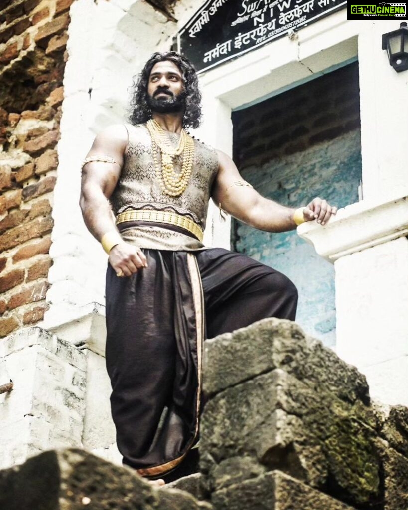 Ashwin Kakumanu Instagram - Photos I clicked on the set of #ponniyinselvan2 . Rashtrakut warriors @bharat_raj_official and @seemonabbas . #maheshwar #photography #hobby #sonyalpha