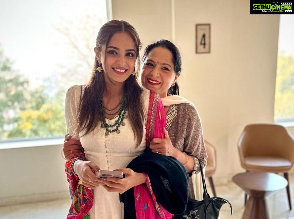Asmita Sood Instagram - Shukr 🌟 #amritsar #harmandirsahib #goldentemple #blessed #gratitude #famjam Amritsar, Punjab
