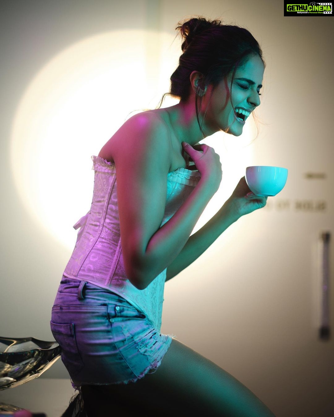 Asmita Sood Instagram - Choose one ππ» 1 : Posing for camera candid. 2 : Not posing for camera,candid. . . . πΈ : @narenballarphotography π: @harshpawar_makeupacademy18 π±ββοΈ: @hairstorybyreshma π’ : @sofitelmumbaibkc #testshoot #lights #play #ootd #asmitten Mumbai, Maharashtra