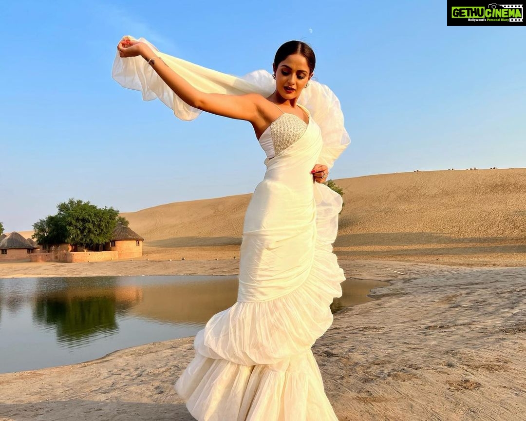 Asmita Sood Instagram - 🏜🥀🤍 #shootdiaries #rajasthan Khimsar, Rajasthan, India