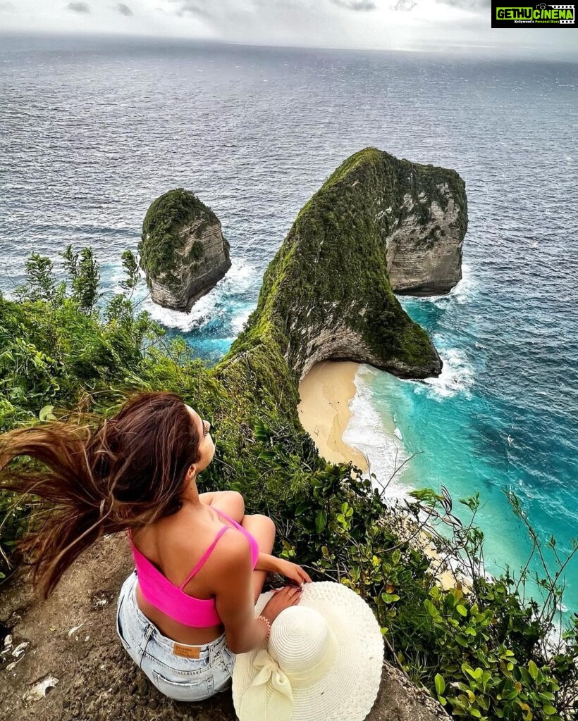 Asmita Sood Instagram - Bali “blues”… #travelgram #traveldiaries #happynewyear #bucketlist #baliindonesia #baliguide