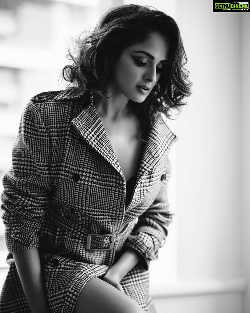 Asmita Sood Instagram - We kissed between the twisted trees,our lips between the stars,tiny ripples in a lake, this love once lost,is ours. . . 📸 : @narenballarphotography 💄: @harshpawar_makeupacademy18 👱‍♀️: @hairstorybyreshma 👗: @harshad.fshn 🏢 : @sofitelmumbaibkc #testshoot #lights #play #asmitten Sofitel Mumbai BKC