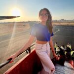 Asmita Sood Instagram – Soaring in sunsets 🌅 #flights #sunsets #goldenhour #justme #traveldiaries