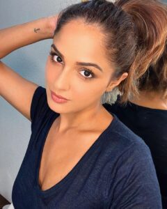 Asmita Sood Instagram - 🙂😏🤯😶‍🌫️🤪😏 #moods #profilecheck
