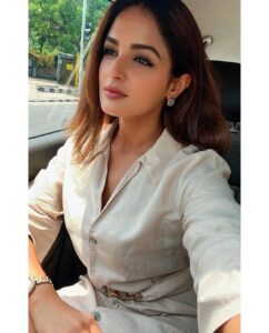 Asmita Sood Instagram - Some self(ie) love 😋 .. #delhidiaries #dayout #selfiesunday Delhi, India