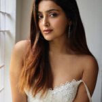 Avantika Mishra Instagram - Be your own light! ✨🤍 . . 📸 @pranav.foto