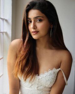 Avantika Mishra Instagram - Be your own light! ✨🤍 
.
.
📸 @pranav.foto