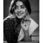 Avantika Mishra Instagram - My 🖤 belongs to the golden era of movies.💫 . . Styled by @priyankaarik Shot by @pranav.foto Makeup by @nayanasmakeoverr Hair by @aishu_makeup_hairstyle Hyderabad, India