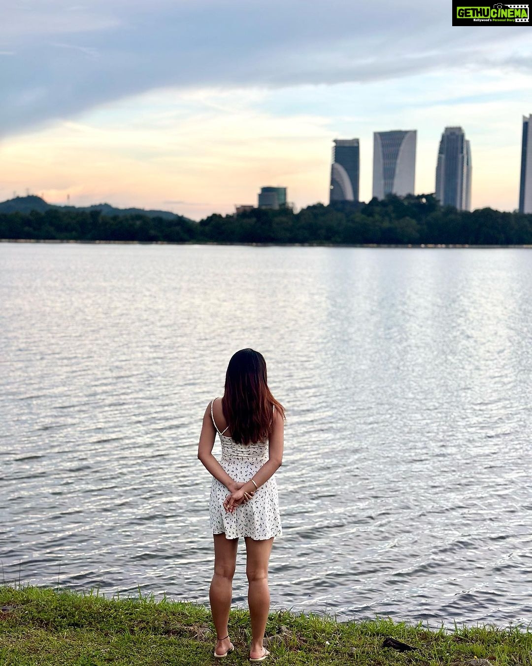 Avantika Mishra Instagram - Posting this only after being inundated with “nice calves” messages from you guys 🦵😄 Malaysia