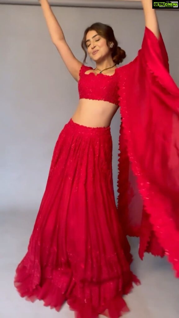 Avantika Mishra Instagram - Can’t stop dancing when a punjabi song comes on. 💃 Outfit by @aakanshaguptaoffl . . . . #reelsinstagram #reelitfeelit #InMyLight #HowMuchRedIsTooMuchRed #trendingreels #punjabisongs