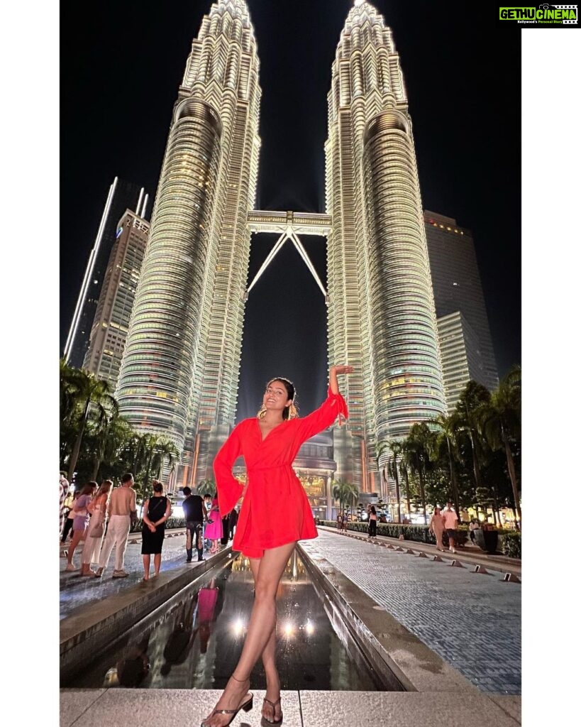 Avantika Mishra Instagram - 🦩🦩🦩 Twin Towers, KLCC