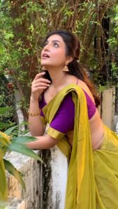 Avantika Mishra Instagram - My love for half sarees 💜☀️