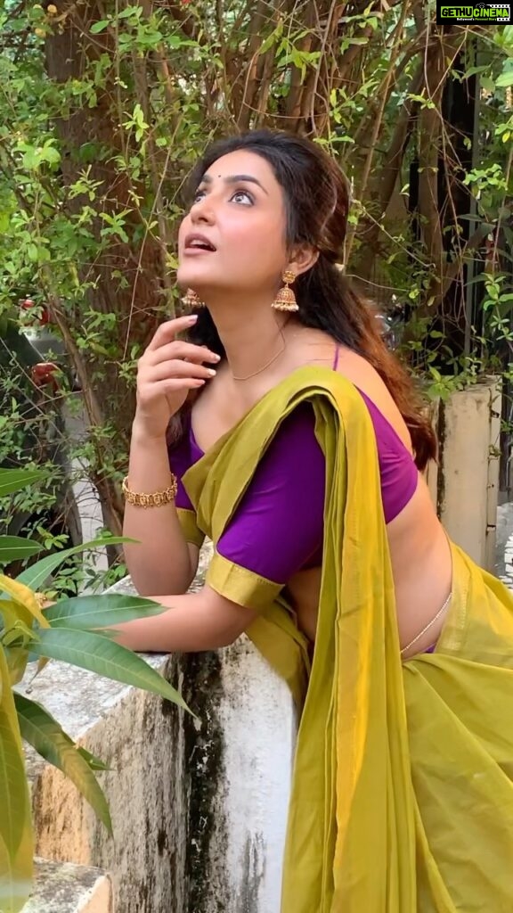 Avantika Mishra Instagram - My love for half sarees 💜☀
