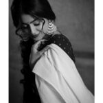 Avantika Mishra Instagram - My 🖤 belongs to the golden era of movies.💫 . . Styled by @priyankaarik Shot by @pranav.foto Makeup by @nayanasmakeoverr Hair by @aishu_makeup_hairstyle Hyderabad, India
