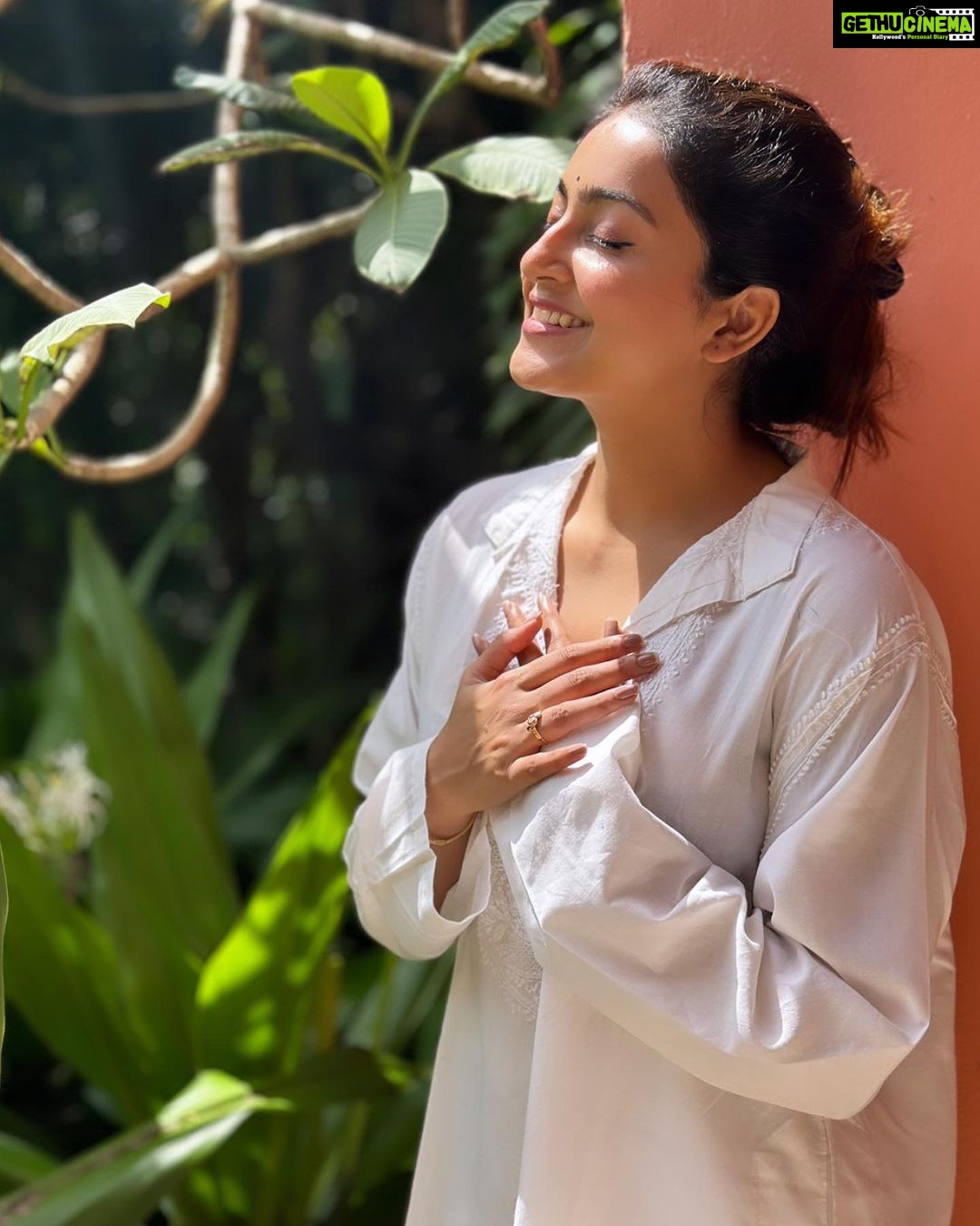 Avantika Mishra Instagram - Thank you, Mother Nature! 💚 #EatPrayLove #EverydayGratitude Thank you @stregisgoaresort for a beautiful stay. The last few days made my soul happy. 🥰 Styling and photography @priyankaarik 🌹 The St. Regis Goa Resort