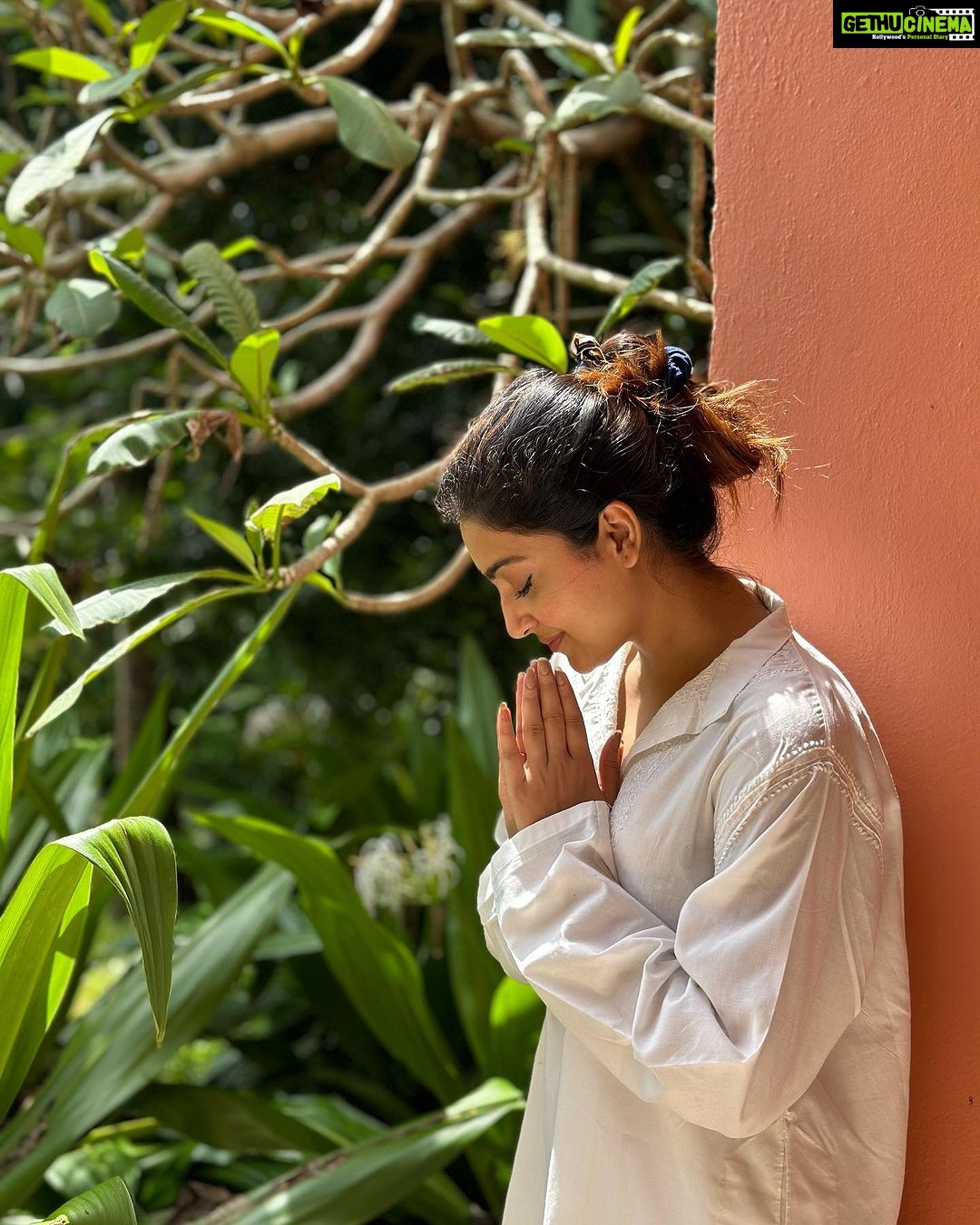 Avantika Mishra Instagram - Thank you, Mother Nature! 💚 #EatPrayLove #EverydayGratitude Thank you @stregisgoaresort for a beautiful stay. The last few days made my soul happy. 🥰 Styling and photography @priyankaarik 🌹 The St. Regis Goa Resort