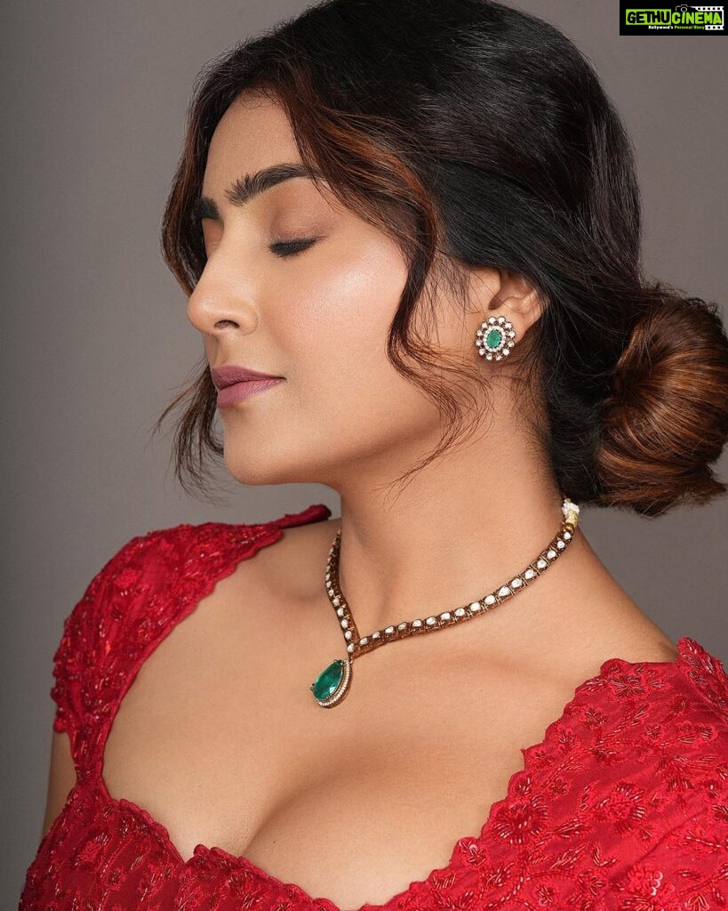 Avantika Mishra Instagram - If you don’t believe in yourself, then who will? ✨ . . Shot by @shareefnandyala Styled by @keerthysampath Wearing @aakanshaguptaoffl Jewellery by @divasmantra MUA @sanjumakeupartistry Hair by @aishu_makeup_hairstyle