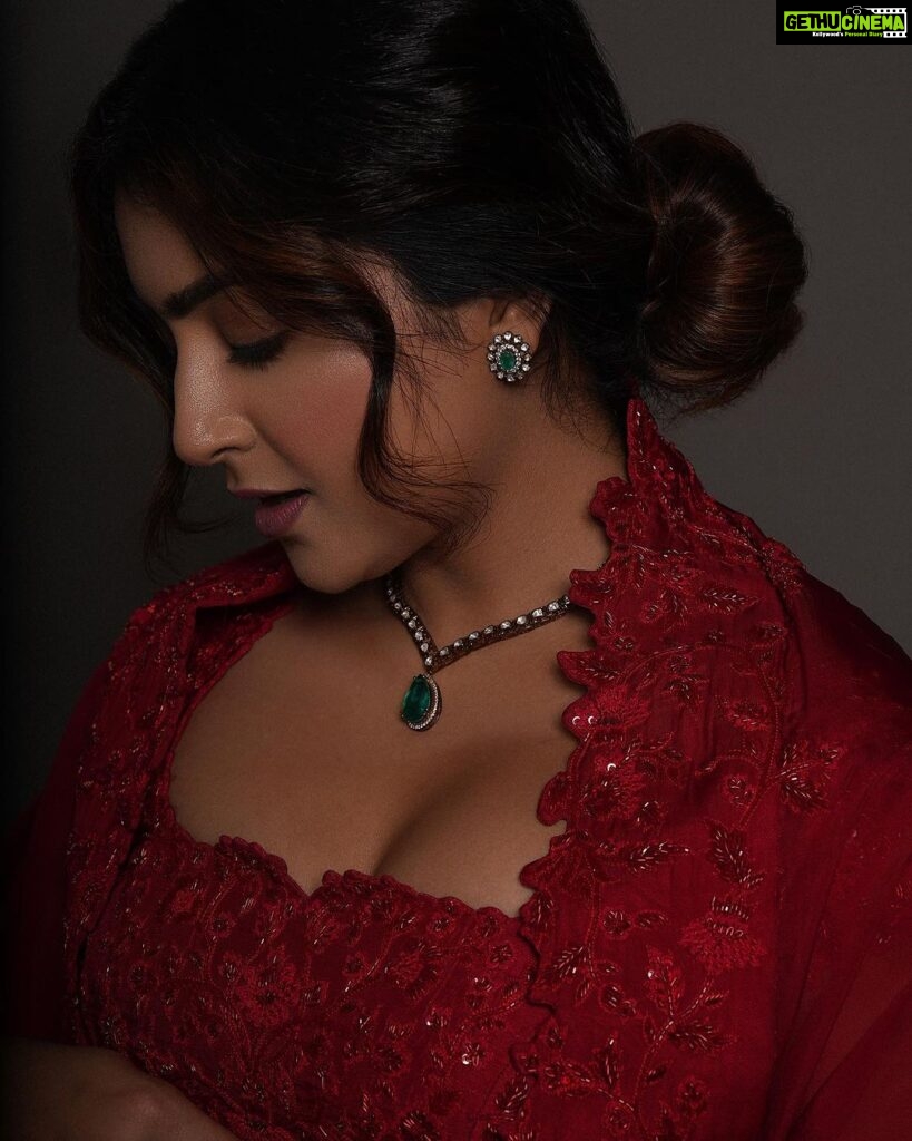 Avantika Mishra Instagram - If you don’t believe in yourself, then who will? ✨ . . Shot by @shareefnandyala Styled by @keerthysampath Wearing @aakanshaguptaoffl Jewellery by @divasmantra MUA @sanjumakeupartistry Hair by @aishu_makeup_hairstyle