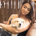 Avika Gor Instagram - This lil guy made my day💕 @charming_chaarliee Photography @vishwasgonsalves Outfit @byutify.in Pr @dinky_nirh Makeup & Hair @preetganatramakeup Location @krazyfox_studio