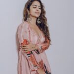 Avika Gor Instagram - Caption this❤️ Photography @abhin.reddy Stylist @reshma_stylist Outfit @issadesignerstudio Footwear @kunstbydiksha