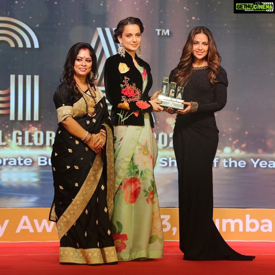 Avika Gor Instagram - Yesterday was special! Won the Best Actor (female) Award for 1920-Horrors of the Heart Special thanks to the 1920 team for putting in the effort to make this movie a grand success. @vikrampbhatt @maheshfilm @shwetambari.bhatt @krishnavbhatt @anandpanditmotionpictures It’s extra special to receive this @internationalgloryawards2023 from the OG queen @kanganaranaut @amrita.rumi12 @globalfameawards2023 @foryoupublicrelations Stylist @rashmitathapa Gown @namratajoshipura Hairstylist @harshad_hairstylist