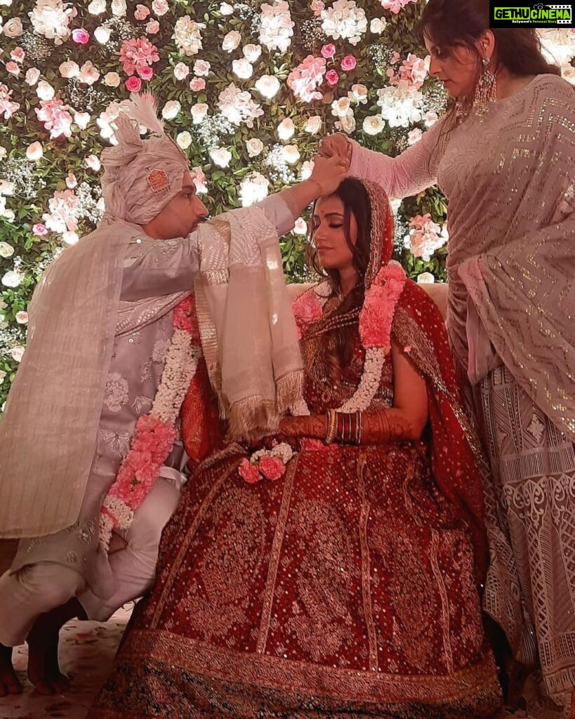 Avika Gor Instagram - Meet the most beautiful bride ever.❤️ You precious thing!!!!! @krishnavbhatt I’m so so sooooo happy for you! Watch this daddy’s lil girl say “I love you papa” in the last video 🥹💕 You have my heart!!!!! Oh god! I have happy tears even while typing this🥹. @yellow_flash100 thank you for loving this mad woman the way you do! Love you both so much!!!! 😘