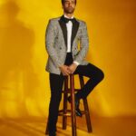 Avinash Tiwary Instagram - Woh Humein Dekhte Hue Na Dekh Lein Iss Wajah Se Nazrein Hi Na Mili...😐 📸- @mohitvaru Styled By: @shaeroy Assistant Stylist: @alizaafatmaa BRANDS Full look @sshomme Hair-@anshul_hair Makeup- @rohan_mohan09