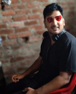 Avinash Tiwary Instagram - Khakee -The Bihar Chapter
The love received for the show and especially my part of Chandan Mahto makes me indebted to all of you. The joy it has brought to my near and dear ones is my biggest accomplishment.
I still remember reading the script and shitting bricks.I had all the apprehensions in the world of being able to pull this of..

Not only did i question my capability but also the fact that i may not be accepted as Chandan Mahto I am forever indebted to @neerajpofficial  Sir to pump in my confidence and make me believe in myself as much as he did...This will stay with me for life Sir🤗

@bhav.dhulia I would like to believe Chandan Mahto could not have been what it became unless you allowed me the freedom to constantly keep exploring and its only your guiding hands that i owe my performance to.

The earlier grind of just sitting in the hard sun with the truck drivers to driving the truck regularly to feel like i am one of them to finally getting on floor with one of my most difficult shoots coz of the terrain and resources we had.Its been one fulfilling journey
I want to take this opportunity to thank 2 of my most important team members
@tush_makeup_art 
1)Tushar, the detailing of your makeup from the skin tone to the hair  to the tainted teeth, everything has been widely appreciated and you should be extremely proud of yourself.
2)@iftikharalam196
Nanhe bhai i want you to know that I would not have been able to finish the shoot with all the injuries and hardships if you were not around.I would think its magic that you would know i need water before i felt thirsty...i had something to eat before i realised i am hungry...the smallest of ways that you took care of me makes me full of gratitude. Thank you always.

Lastly, @karantacker
I still remember being completely flummoxed at how we would do the climax scene until you walked in for the reading with such sincerity and integrity
that it really made me pull my socks up
You set the tone and i responded well...its something tht one wishes on every set and i am so glad that I had you on the other side of tht table to make this a jugalbandi to remember. Love and respect always 🤗🤗

#khakeethebiharchapter