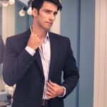 Avinash Tiwary Instagram – Pehle sirf khayalon mein tha
Ab saamne aane laga hoon
Teri dabi Khwaishon ko 
Phir se jagane laga hoon

Haath tera thaama kisi aur ne hai,
Main bas chup chup ke tujhe sataane laga hoon ;)

In other news,
Facial Hair Gone.. for now. Let the jokes fly.😎

Styled by -@daena_sethna
Makeup – @amritakalyanpur 
Styling Assistant – @malvikapanjabi31 
Hair- @anshul_hair 
📸- @shuklay_wadhekar