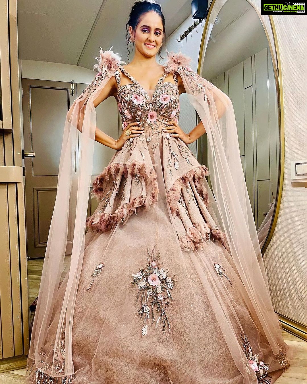 Ayesha Singh Instagram - Styled by @nehaadhvikmahajan Jwellery by @padmashree_jewels @kritikagupta20 Dress by @rajgharana.rg Make up by @ram_makeover_000 Hair by @zeenat_az Photographer @creative_babu_01