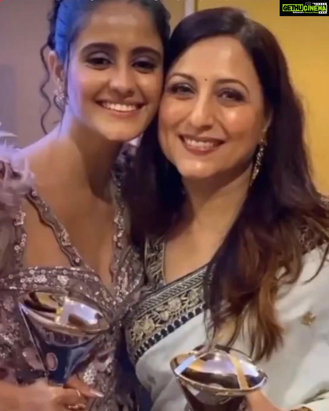 Ayesha Singh Instagram - Thank you @tellychakkar @the_indian_telly_awards for the beautiful evening and a wonderful surprise of The Most Promising Actor. šš»š„°. Great fun with old friends and new š„°ā¤ļøš Sharing with love ā¤ļø. Styled by @nehaadhvikmahajan Jewellery by @padmashree_jewels Costume by @rajgharana.rg