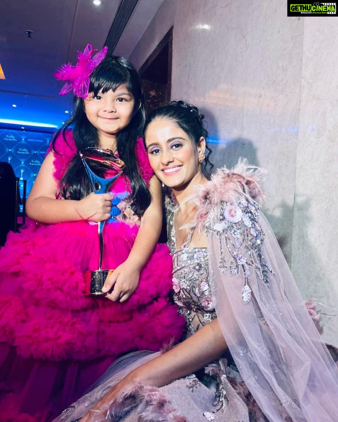 Ayesha Singh Instagram - Thank you @tellychakkar @the_indian_telly_awards for the beautiful evening and a wonderful surprise of The Most Promising Actor. šš»š„°. Great fun with old friends and new š„°ā¤ļøš Sharing with love ā¤ļø. Styled by @nehaadhvikmahajan Jewellery by @padmashree_jewels Costume by @rajgharana.rg