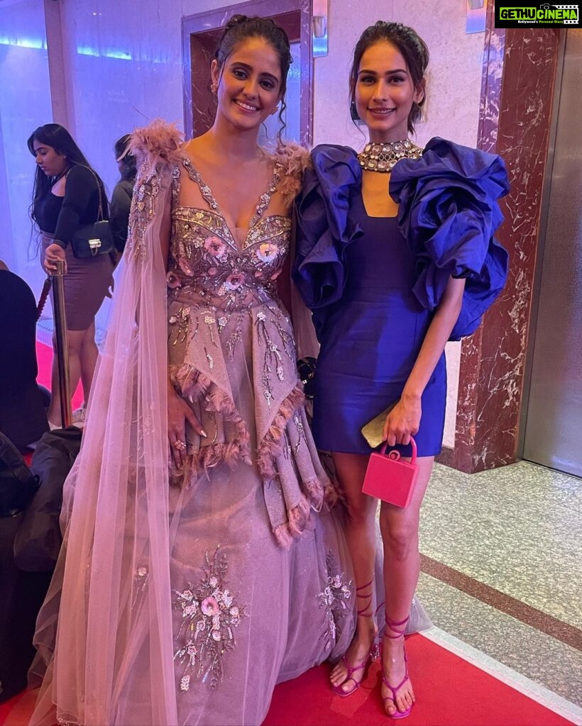 Ayesha Singh Instagram - Thank you @tellychakkar @the_indian_telly_awards for the beautiful evening and a wonderful surprise of The Most Promising Actor. 🙏🏻🥰. Great fun with old friends and new 🥰❤️😘 Sharing with love ❤️. Styled by @nehaadhvikmahajan Jewellery by @padmashree_jewels Costume by @rajgharana.rg