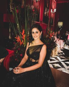 Ayesha Singh Instagram - ❤️ About last night. Mua:- @_makeupbydiksha #event #actorslife #fun #posing ;)