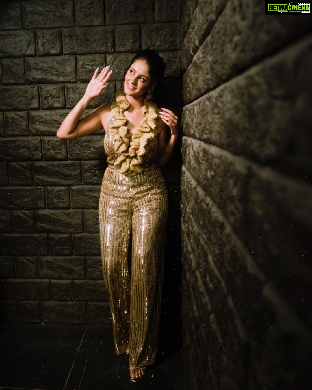 Ayesha Singh Instagram - Styled by :- @nehaadhvikmahajan Outfit:- @nikhitandon Hair:- @zeenat_az Make Up :-@ram_makeover_000 📸 azeez @richardanilmacwan 🥰❤️ St. Regis Hotel