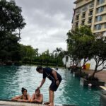 Ayesha Singh Instagram - 1.Kinnu n me ready to hit the pool 2.Had a little swim n mom wants a little click, so we pose 3.Papa is like You guys aren’t photo ready, let me fix your hair Kinnu 4.Papa is like ENOUGHHHH..and I m like AAAAAAHHHHHH 5.HELLO RAINS❤️😜🥰